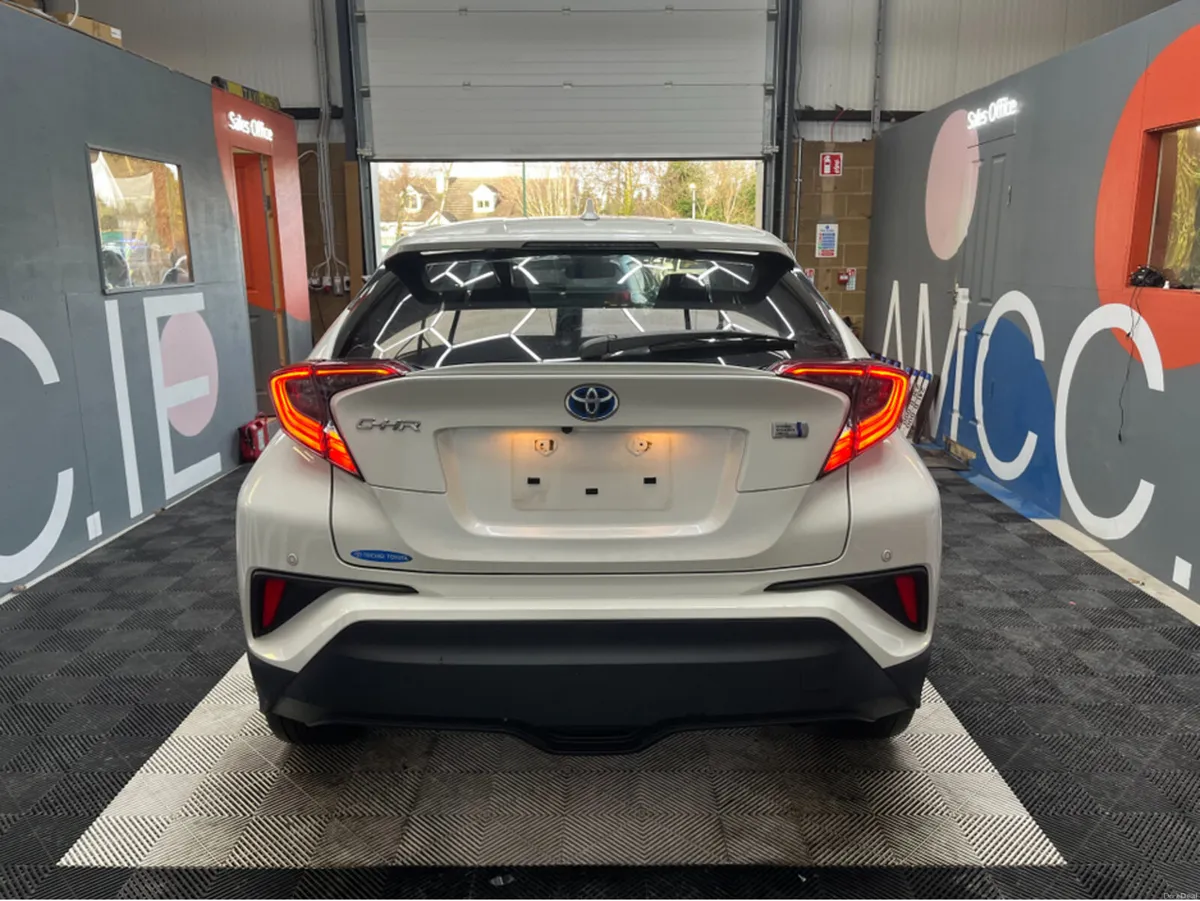 Toyota C-HR 2019 TOYOTA C-HR S LED PACKAGE 1.8 AUT - Image 3