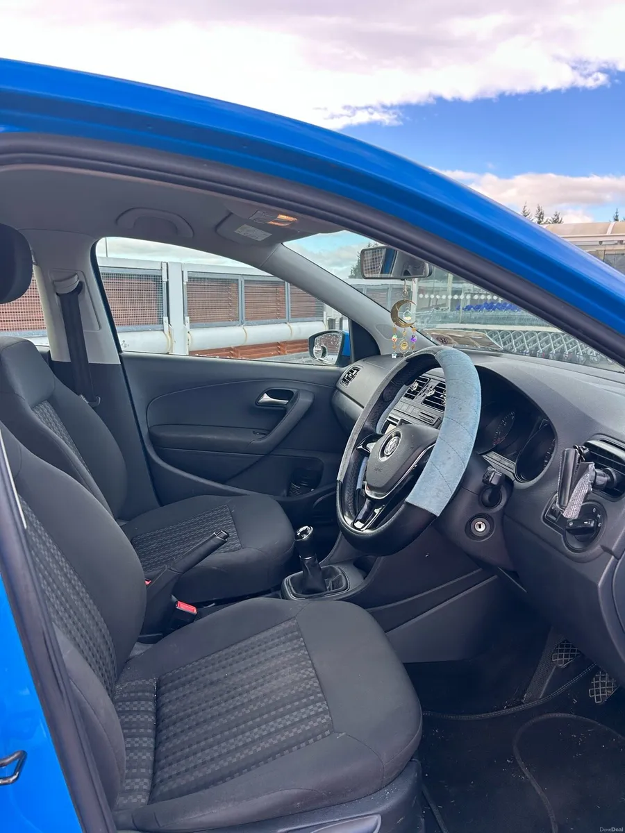 151 Volkswagen Polo - Image 4