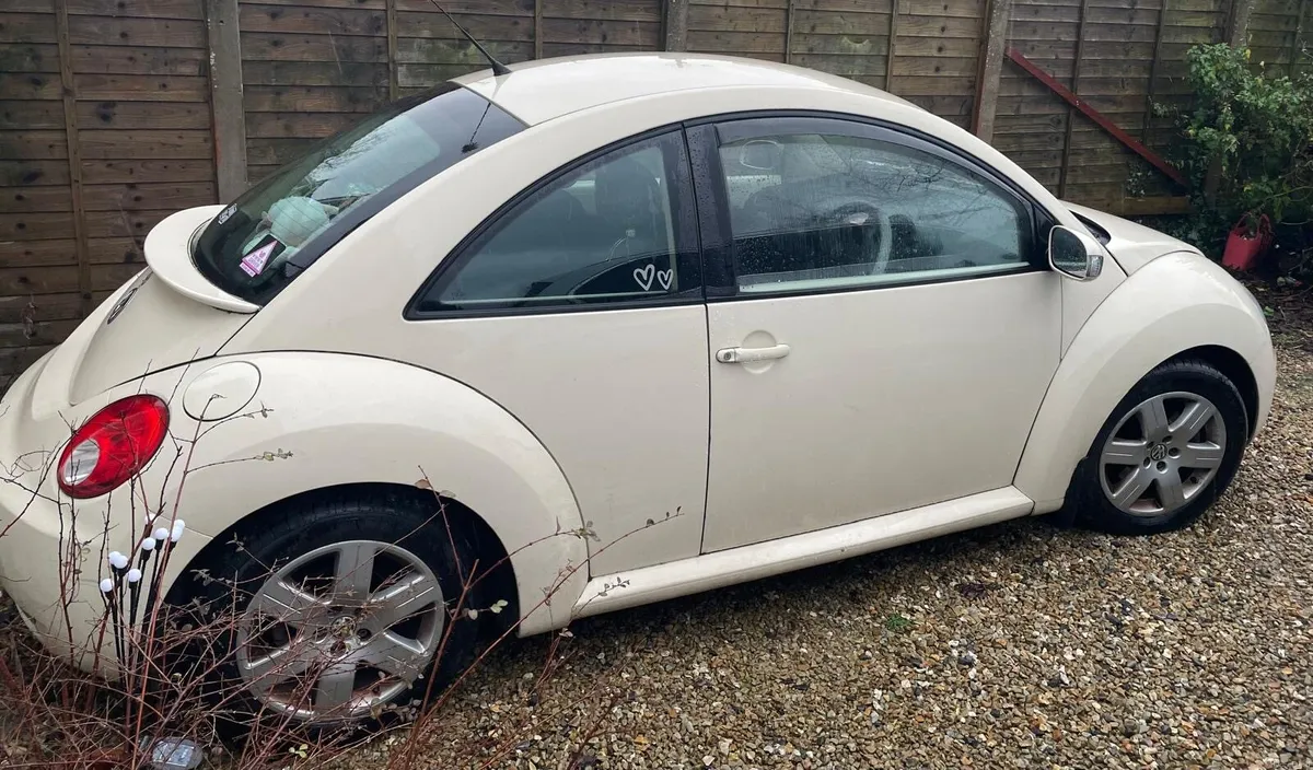 VW Beetle 1.6ltr petrol Automatic - Image 2
