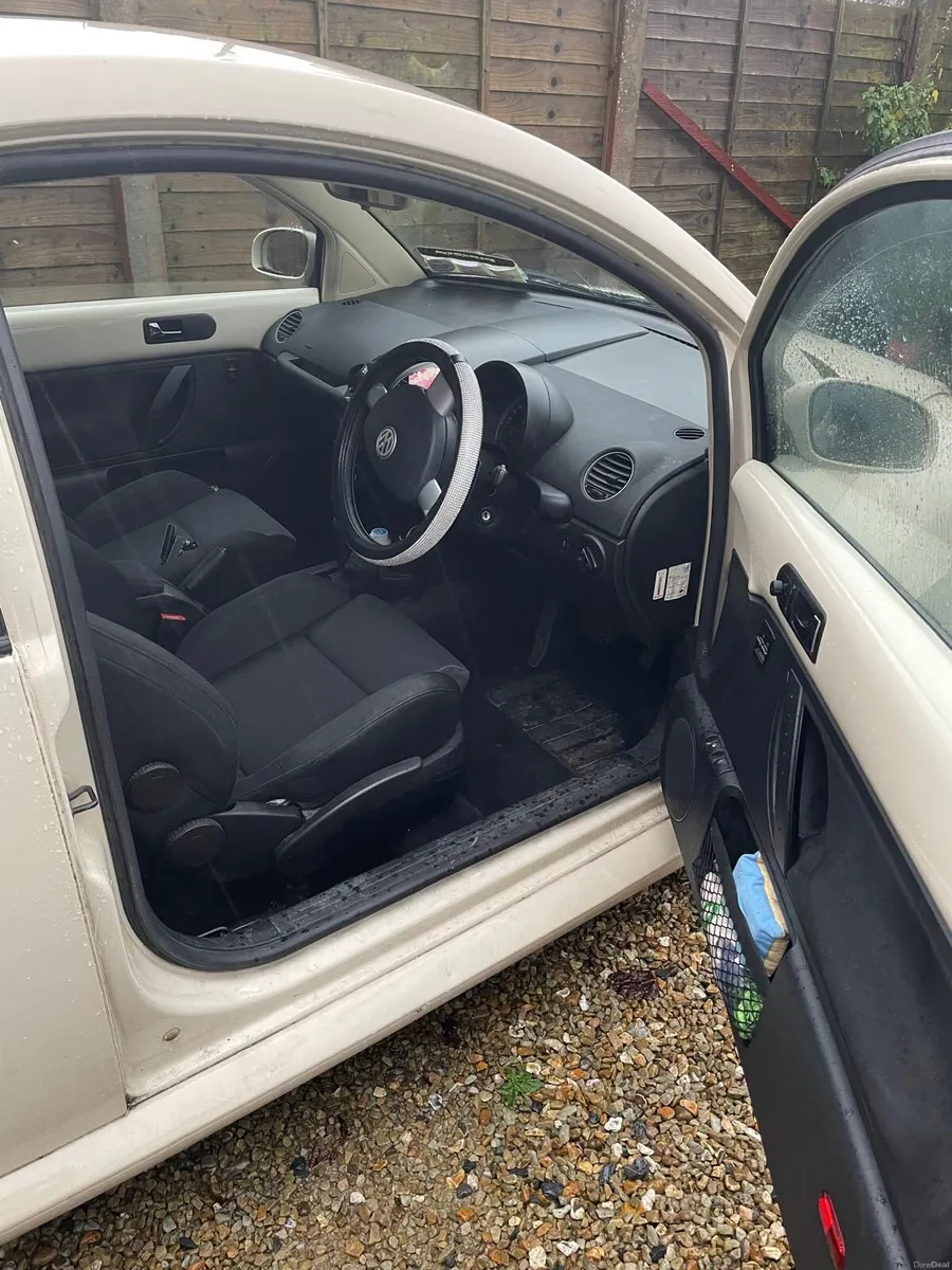 VW Beetle 1.6ltr petrol Automatic - Image 3