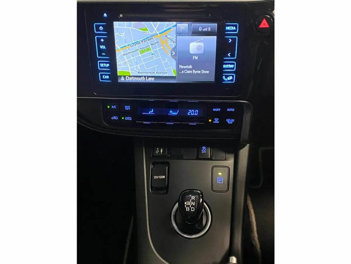 Toyota Auris HYBRID LUNA SPORT@ WALTONS GARAGE RAN - Image 3