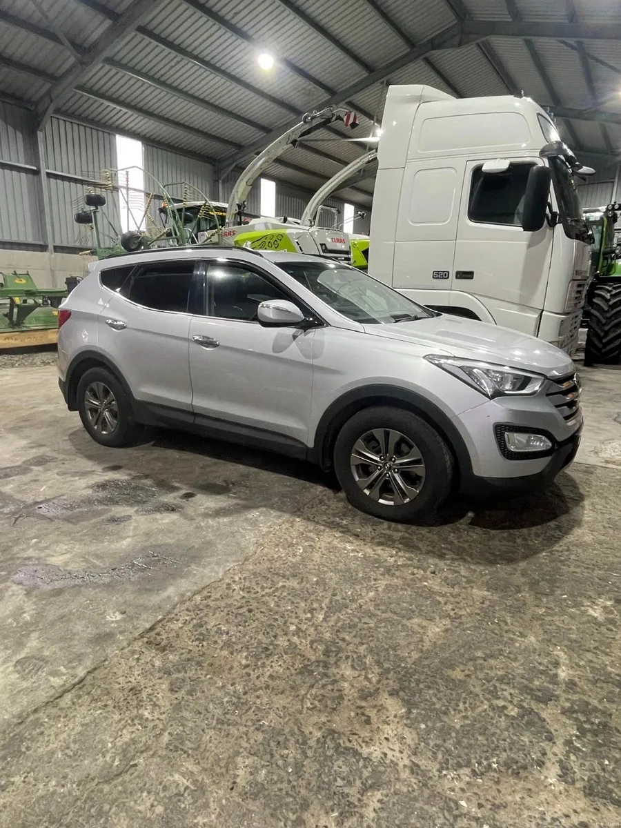 Hyundai Santa Fe 2012 - Image 2