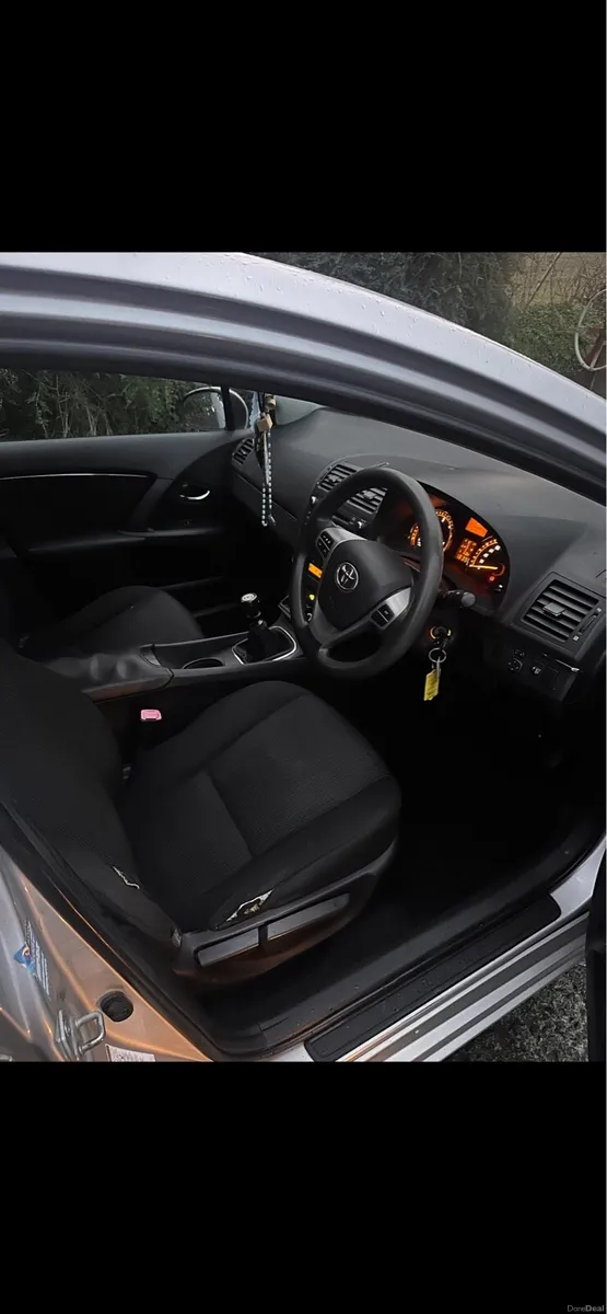 Toyota avensis - Image 4