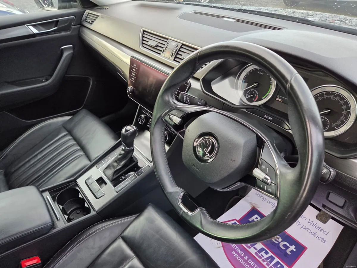 Skoda Superb SE L IV PHEV DSG - Image 4