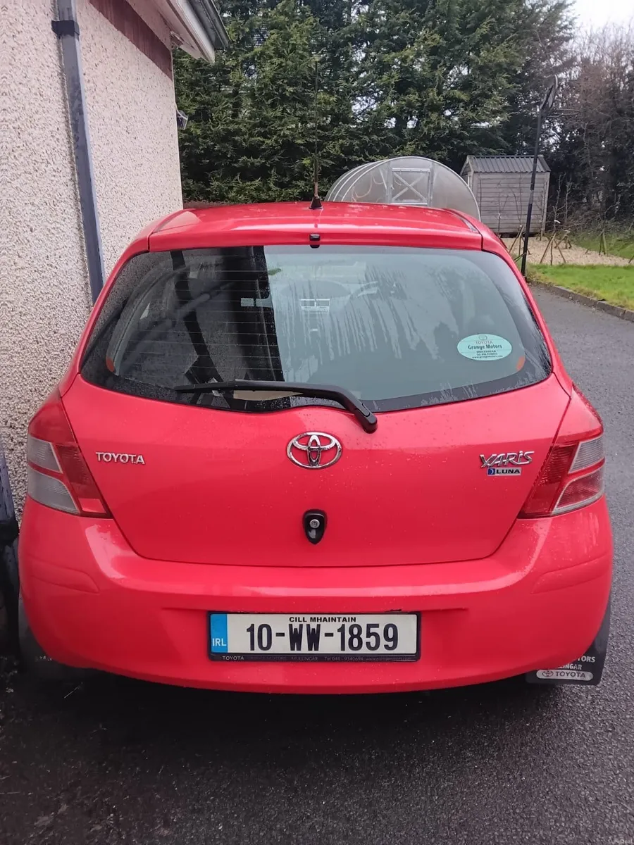 Toyota Yaris 2010 - Image 2