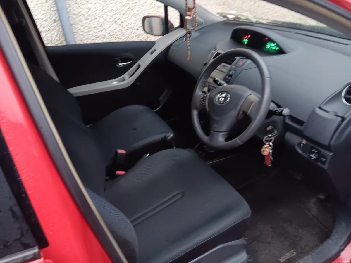Toyota Yaris 2010 - Image 4