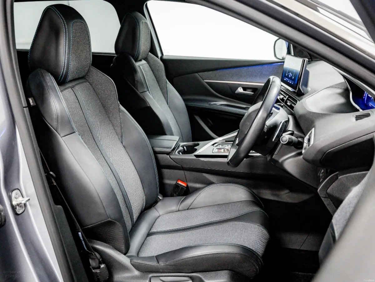 Peugeot 5008 Allure 1.5 Diesel Auto 130HP - 7 Seat - Image 3