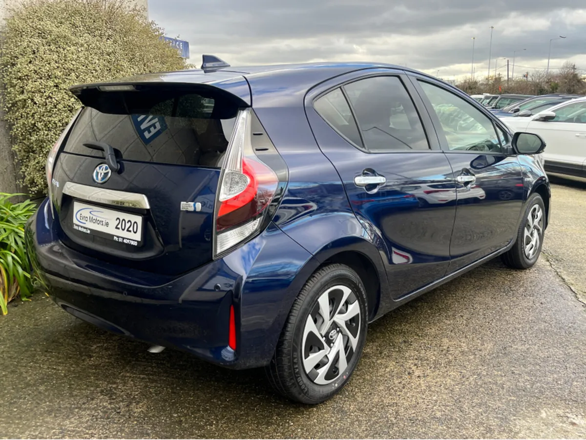 Toyota Aqua S STYLE BLACK AUTOMATIC HYBRID 1.5 PET - Image 4