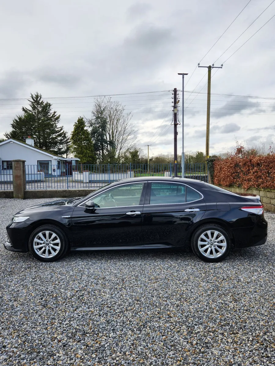 Toyota Camry Hybrid - Image 3