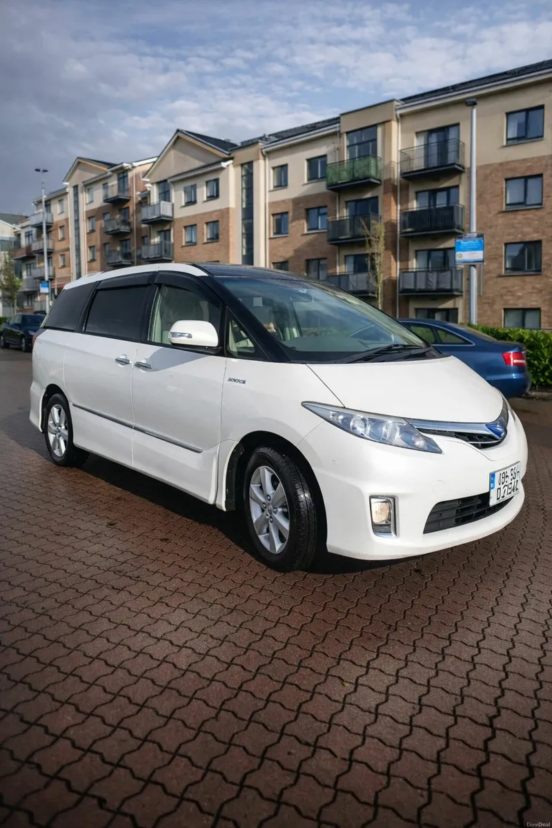 Toyota Estima 2009 - Image 2