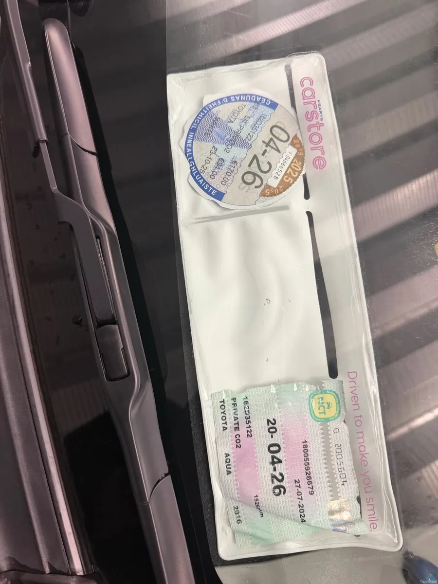 TOYOTA AQUA HYBRID - Image 3