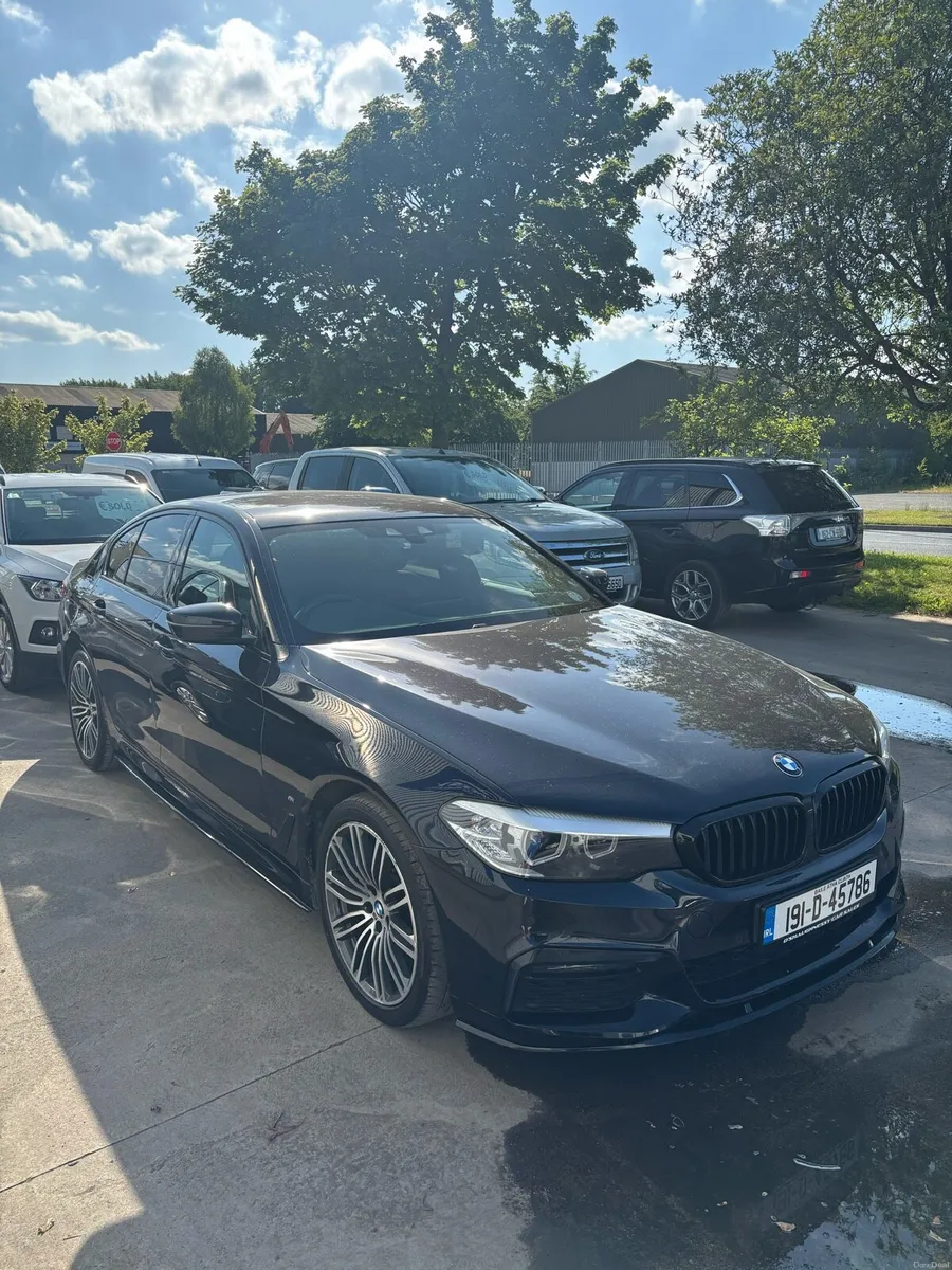 BMW 5-Series 530E M SPORT - Image 1
