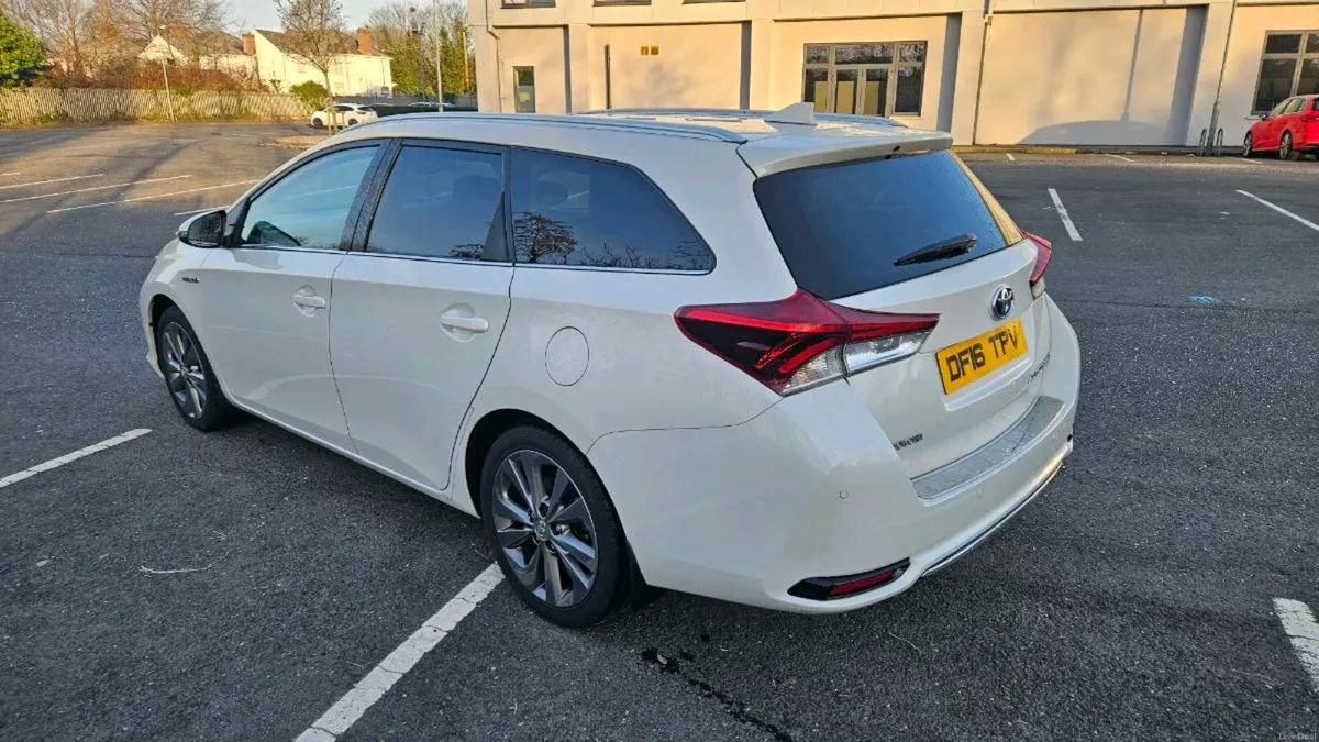 2016 Toyota Auris hybrid excel estate (ni car) - Image 3