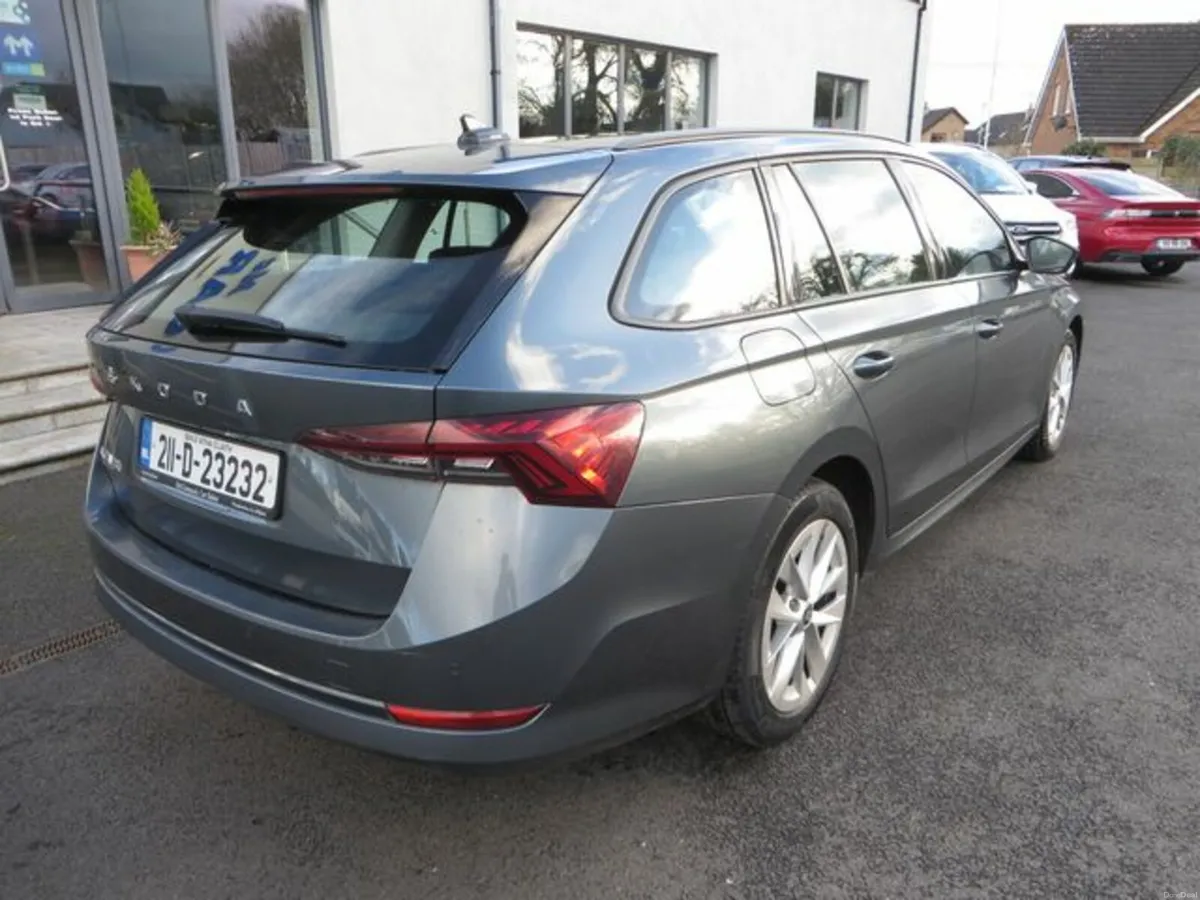 Skoda Octavia AMB 2.0tdi 115HP 4DR - Image 3