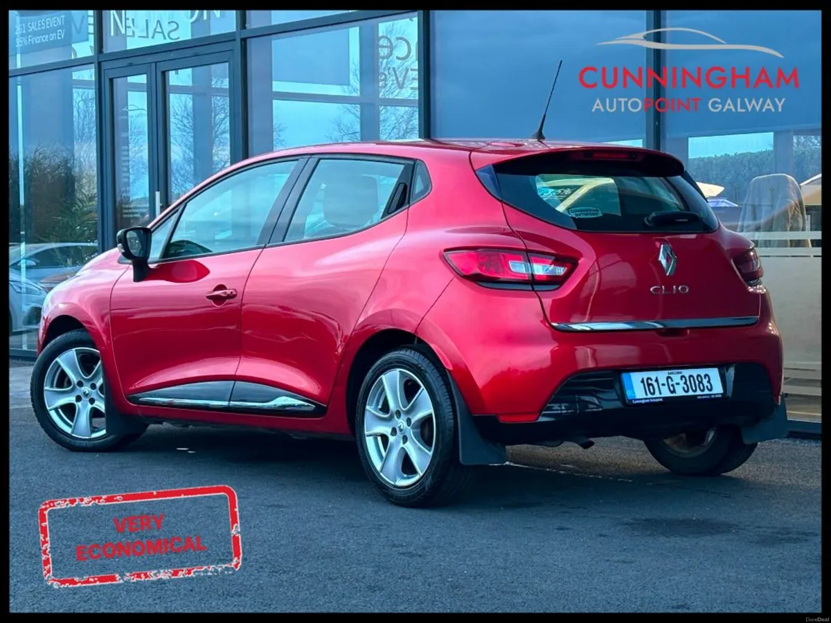 Renault Clio 1.2i Dynamique Nav 5 Door - Image 2