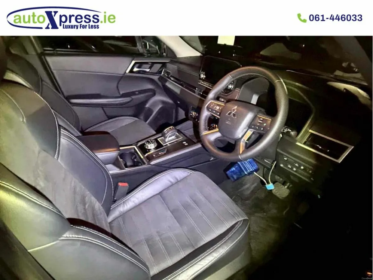 Mitsubishi Outlander PHEV 4WD G , Reversing camera - Image 2