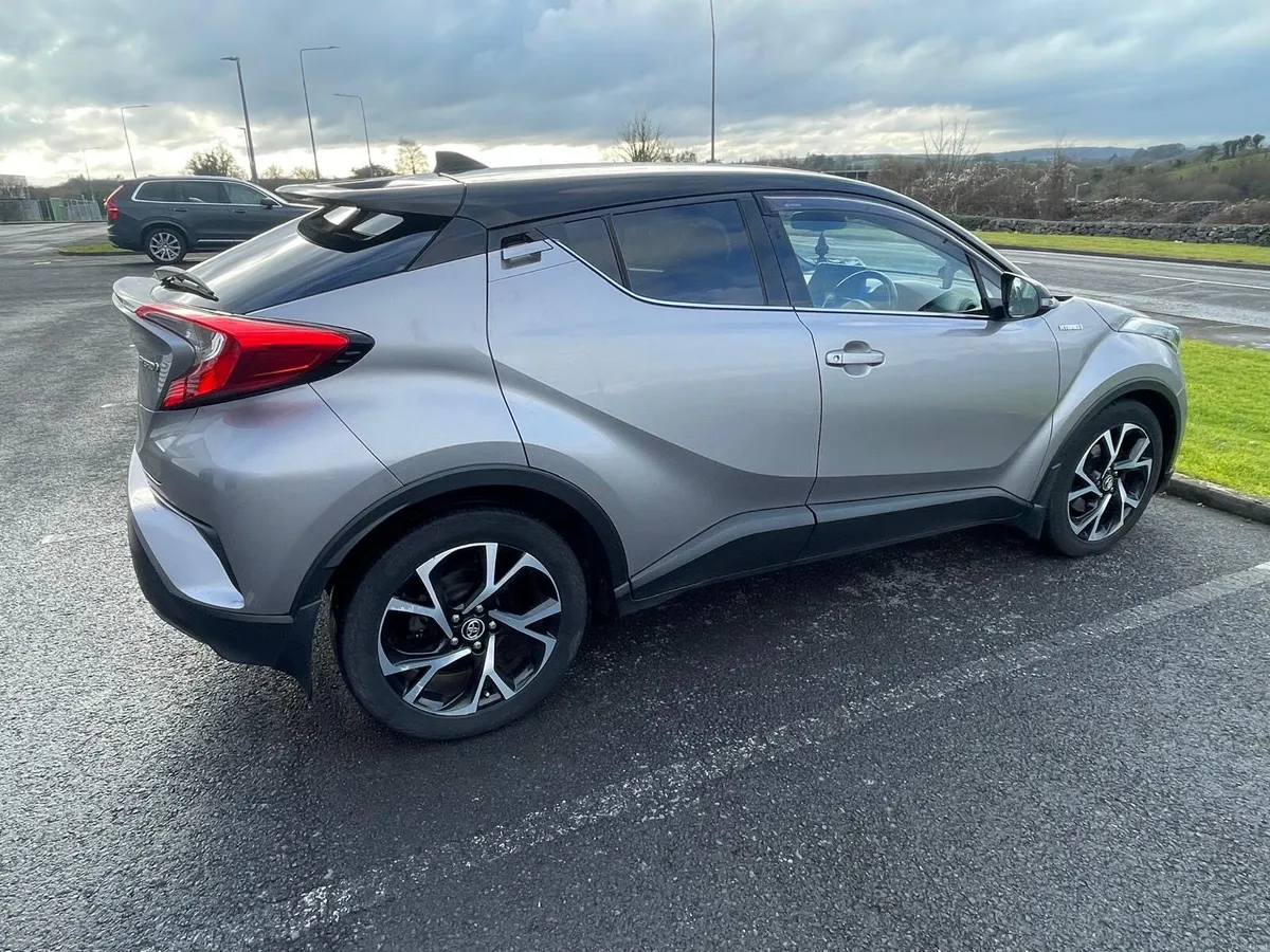 Toyota C-HR Sport model 2018. Perfect condition - Image 1