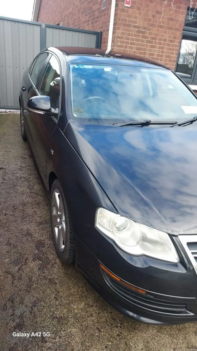 2009 Volkswagen Passat - Image 2