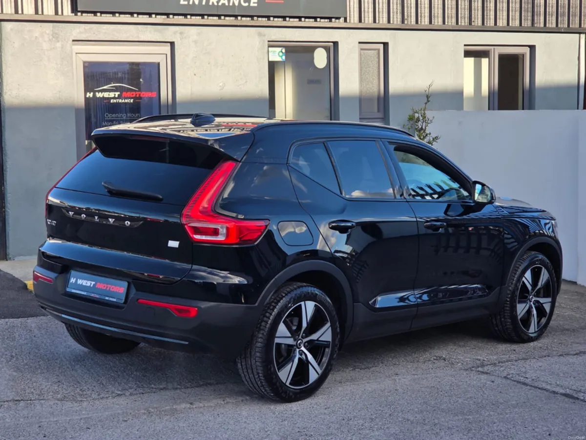 Volvo XC40 R-DESIGN T4 RECHARGE - Image 3
