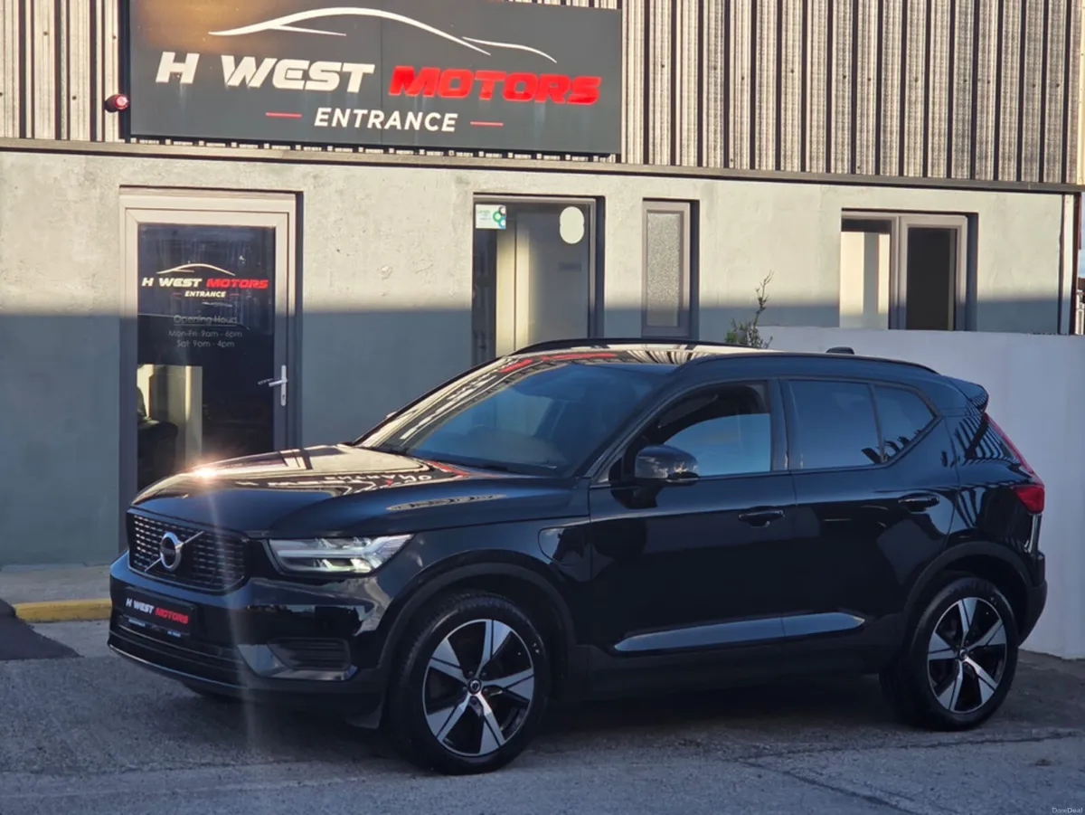 Volvo XC40 R-DESIGN T4 RECHARGE - Image 1