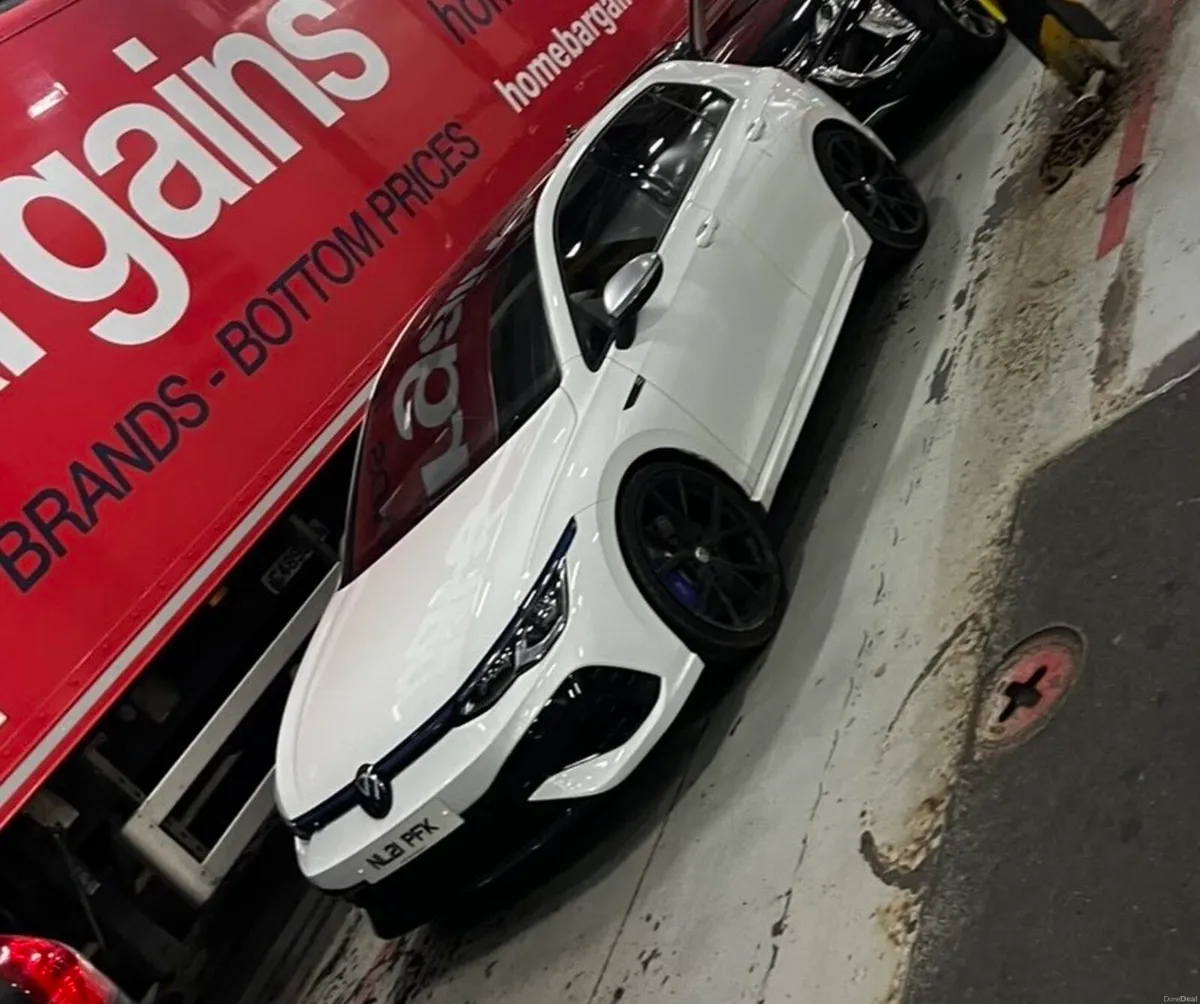 Volkswagen Golf R 2.0 TSI 4 MOTION - Image 3