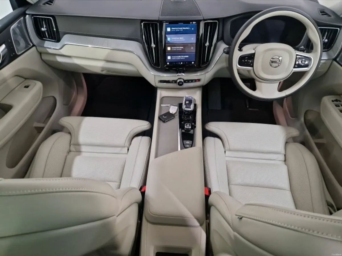 Volvo XC60 T6 PHEV Ultra Bright AWD - Image 4