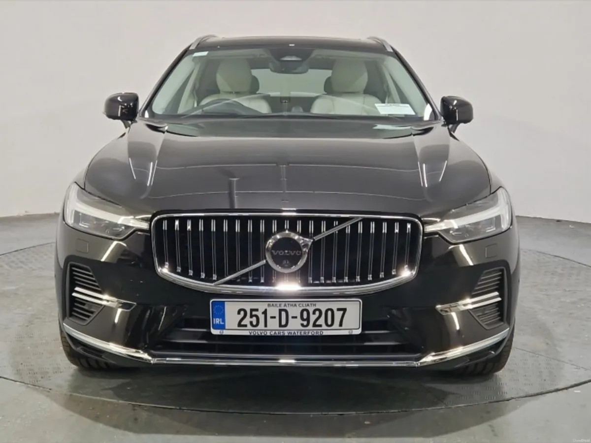 Volvo XC60 T6 PHEV Ultra Bright AWD - Image 3