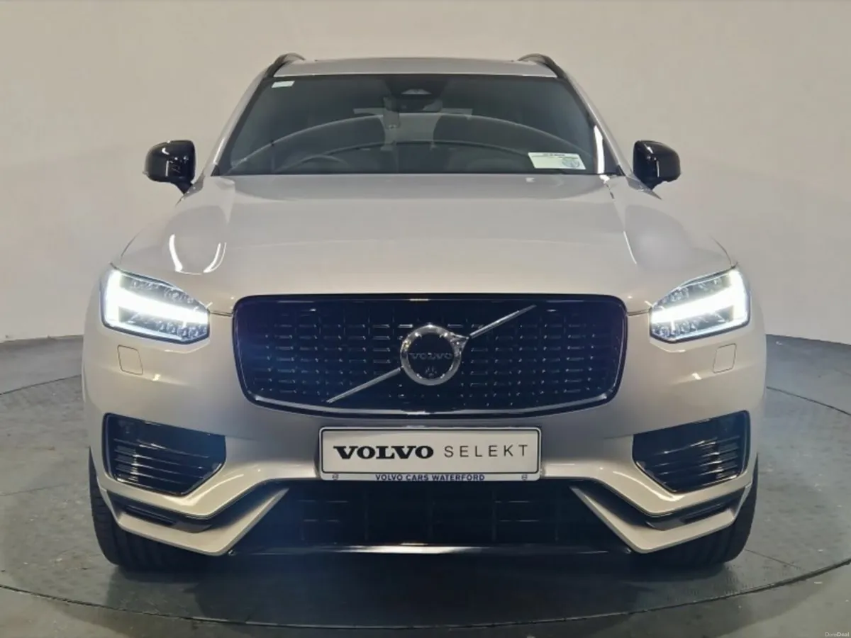 Volvo XC90 T8 PHEV Plus Dark - Image 3