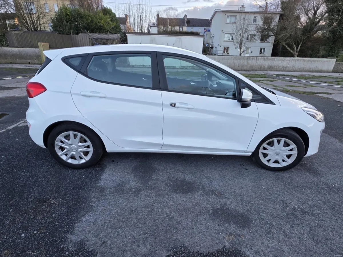 Ford Fiesta 2018 White - Image 4