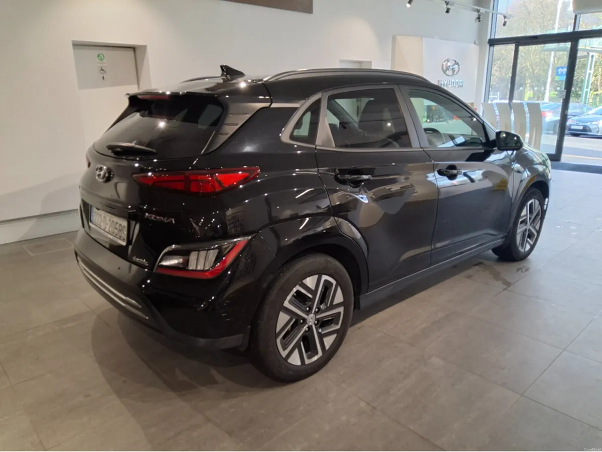 Hyundai KONA PREMIUM 64kW ** Long Range Battery** - Image 2