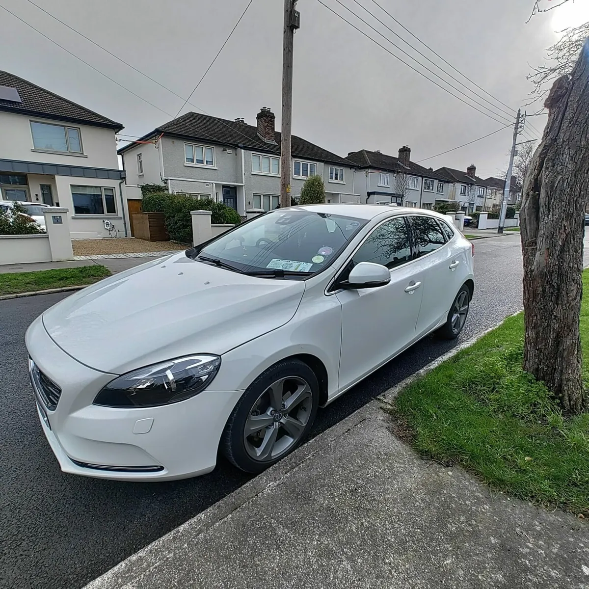 Volvo V40 - Image 2