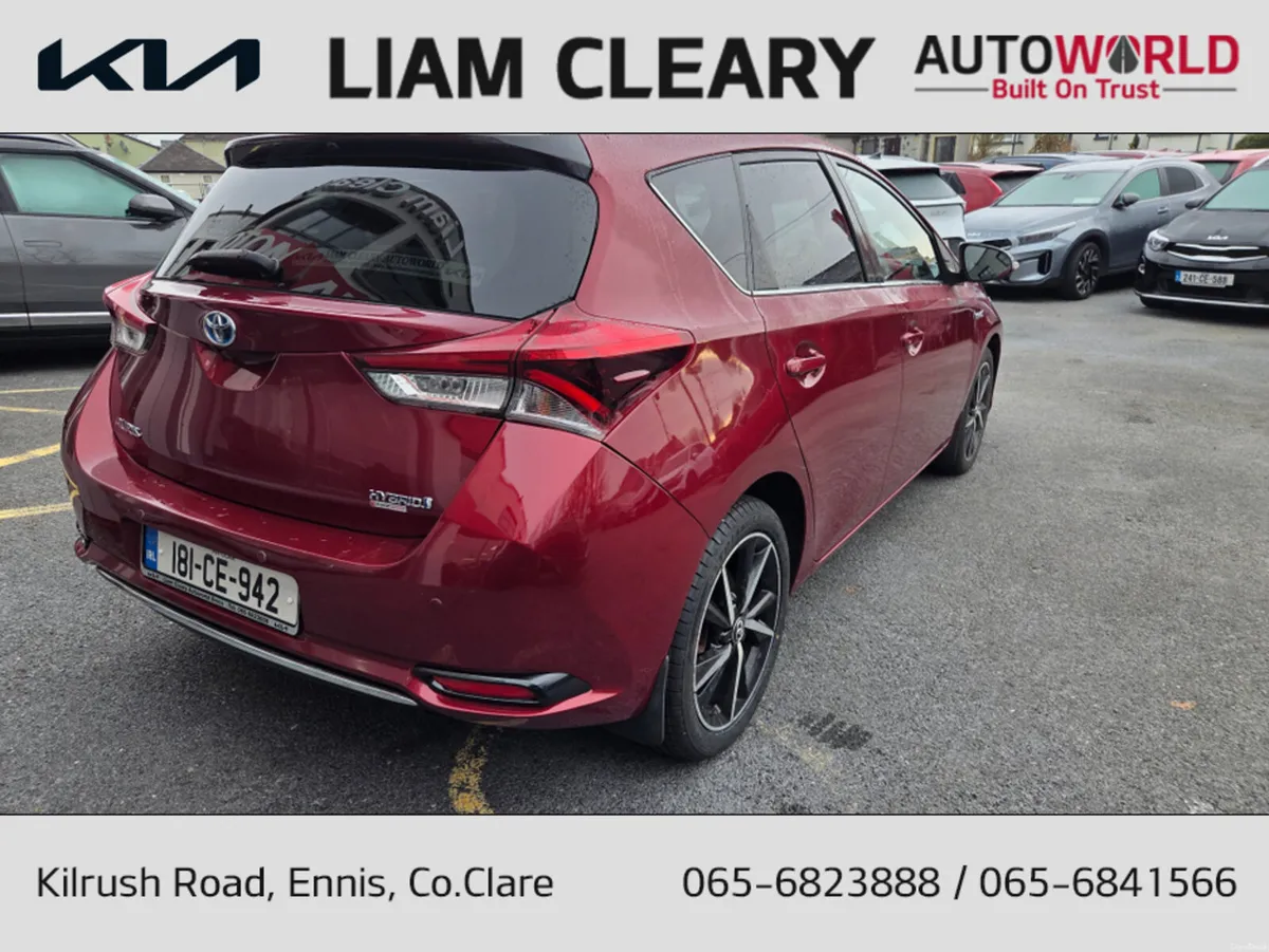 Toyota Auris HYBRID LUNA SPORT AUTO 4DR - Image 3
