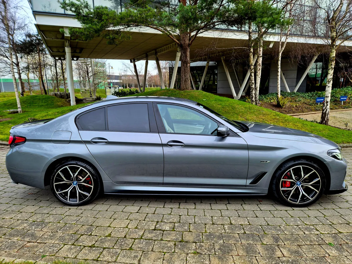 231 BMW 530e M-SPORT M-PERFORMANCE HARMON KARDON - Image 2