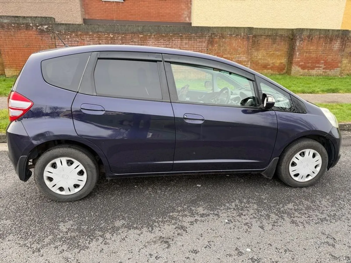 2010 Honda Fit Automatic - Image 4