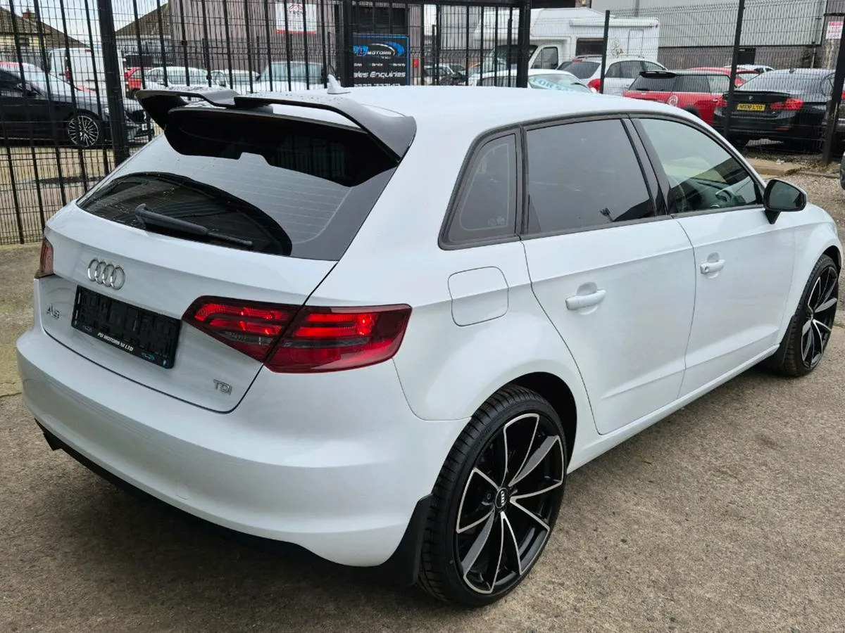 AUDI A3 1.6 TDI SE WITH BLACK EDITION STYLING. - Image 4