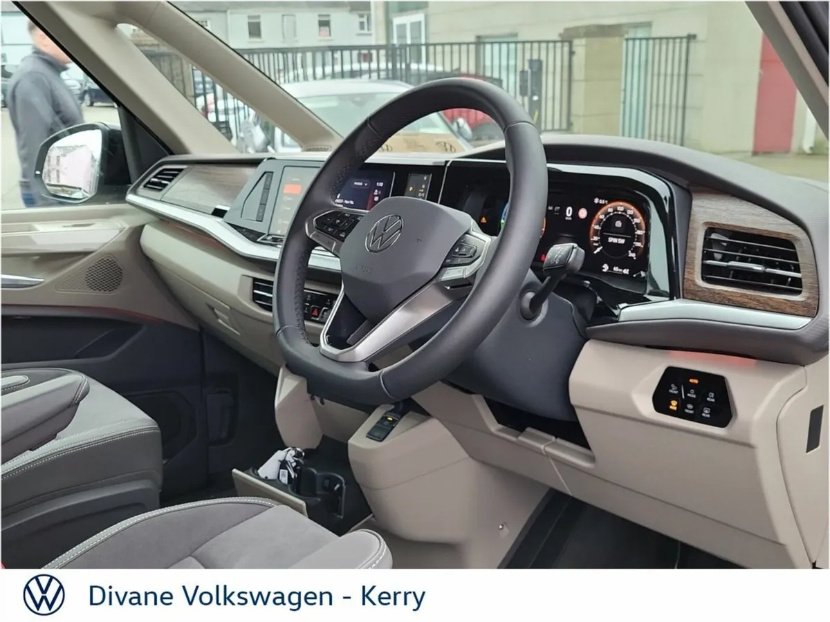 Volkswagen Multivan STYLE 1.5 PETROL HYBRID 4 MOTI - Image 4