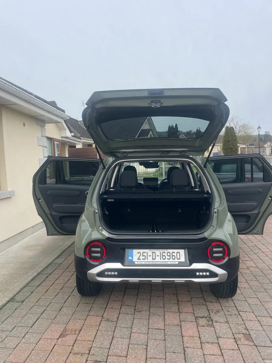 2025 HYUNDAI INSTER ELEGANCE ( IN MINT CONDITION ) - Image 3