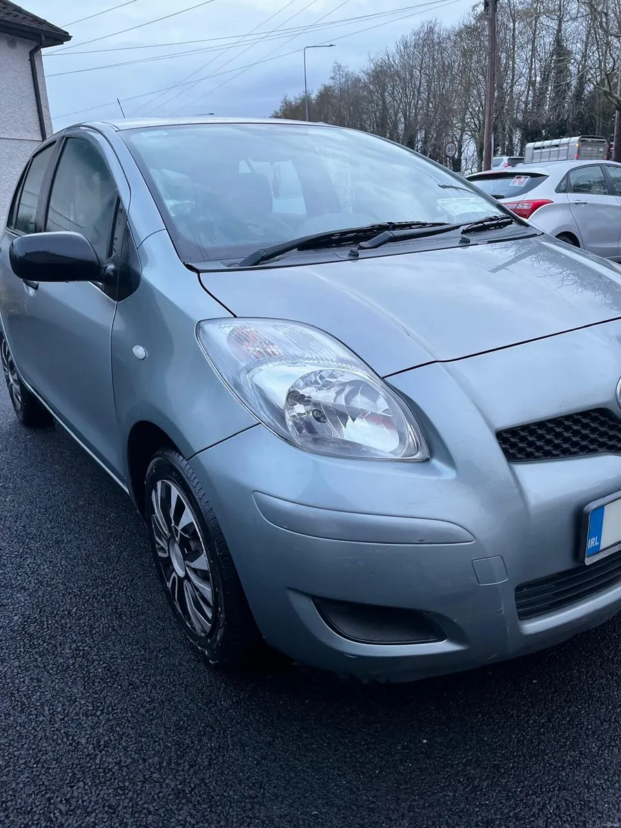 2011 Toyota Yaris - Image 2
