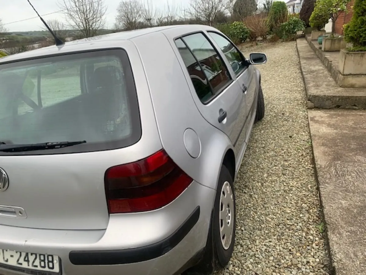 Volkswagen Golf 2001 - Image 2