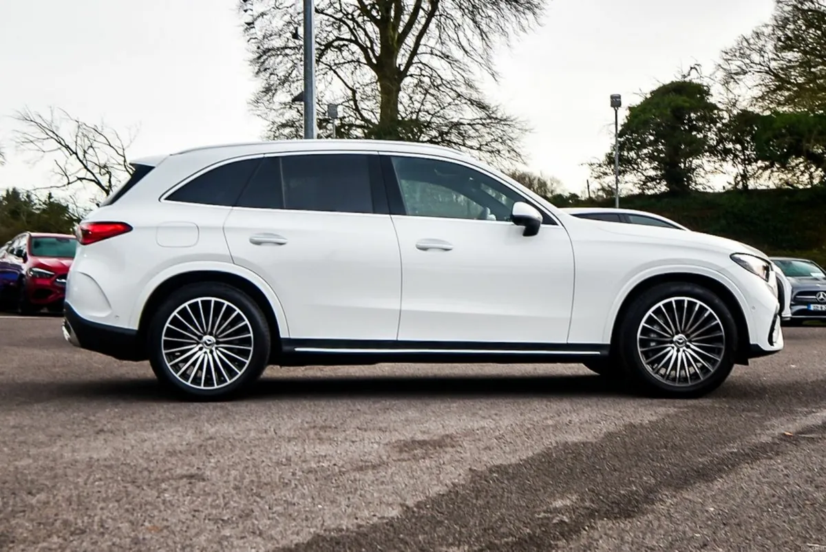 Mercedes-Benz GLC 220d AMG Premium Plus 4Matic - Image 4