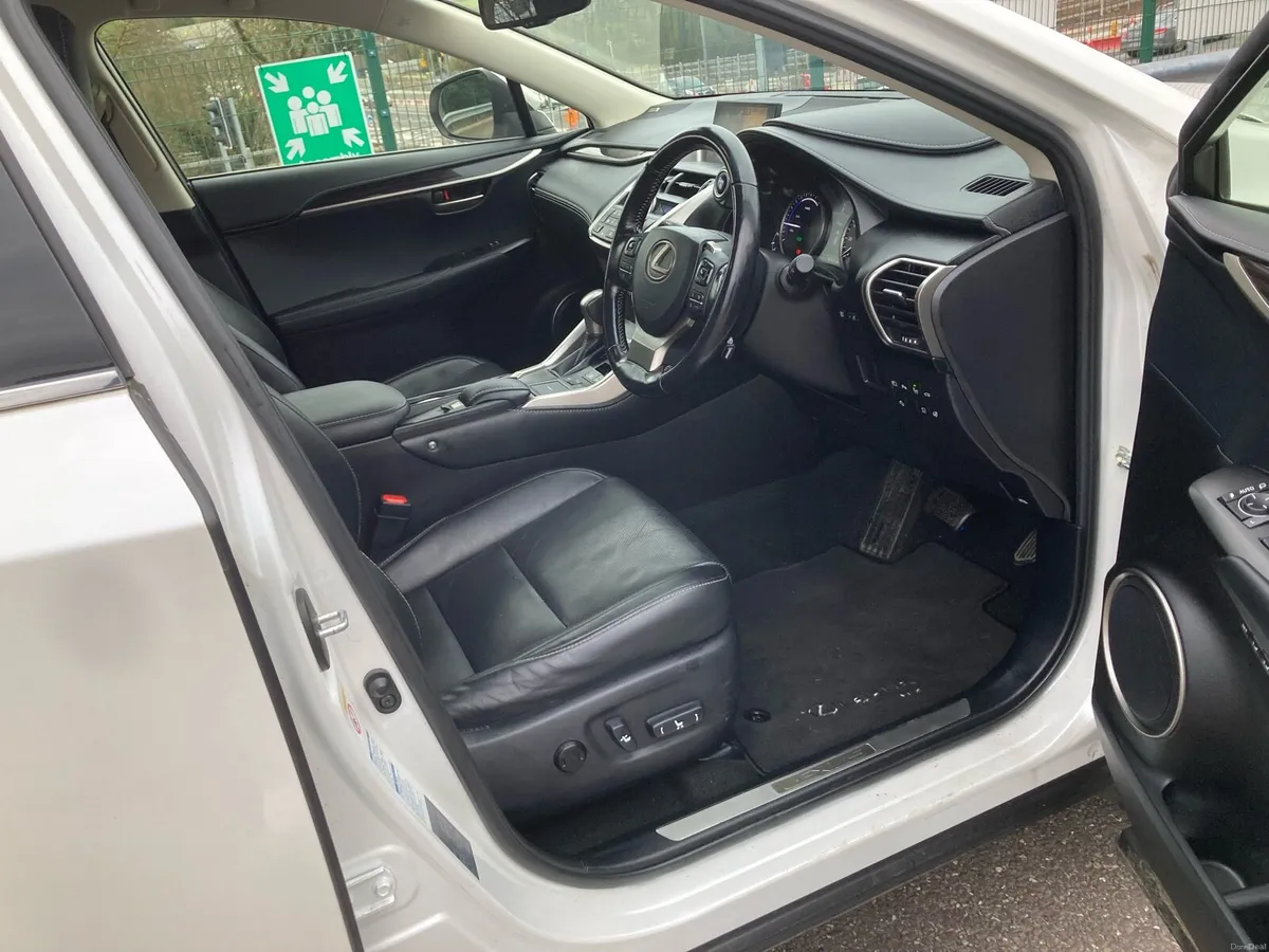 2016 Lexus NX300h AWD PREMIER - Image 4