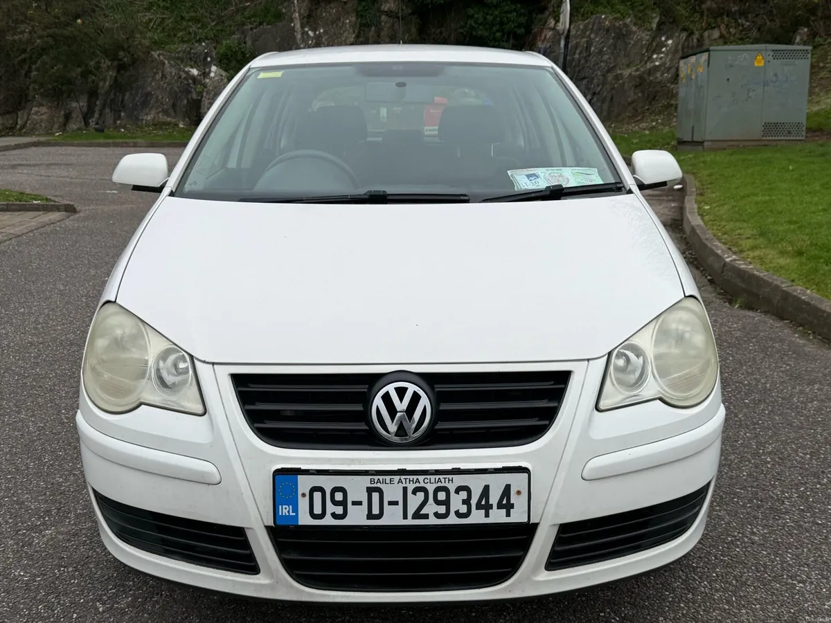 Volkswagen Polo AUTOMATIC - Image 2