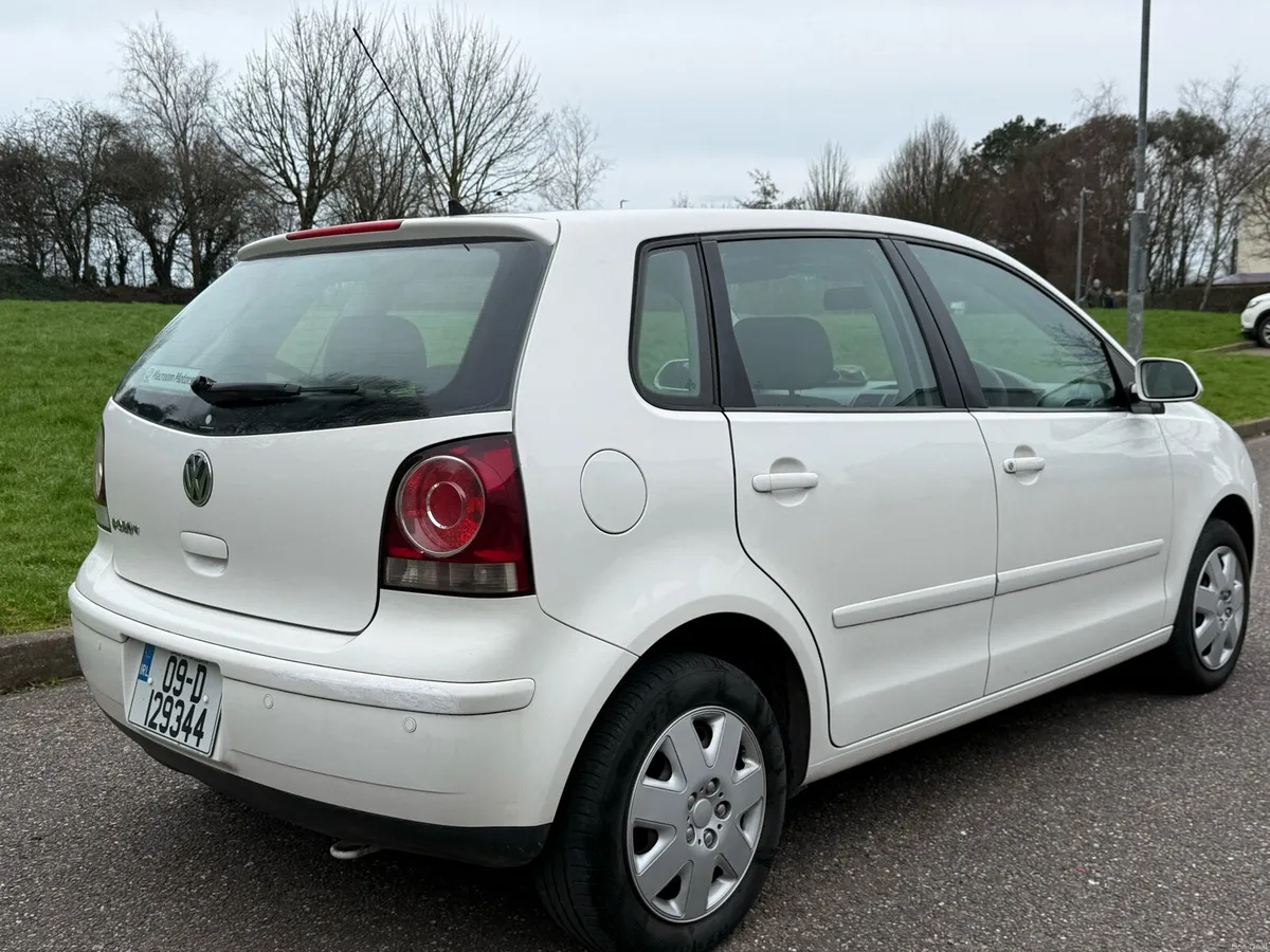 Volkswagen Polo AUTOMATIC - Image 3