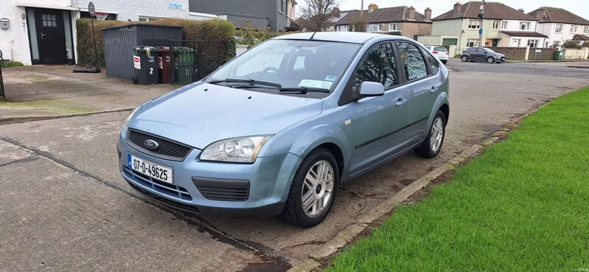 2007 Ford Focus - Image 2