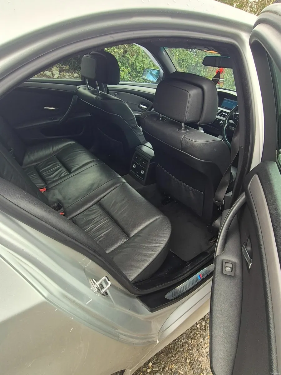 BMW 5-Series 2009 - Image 3