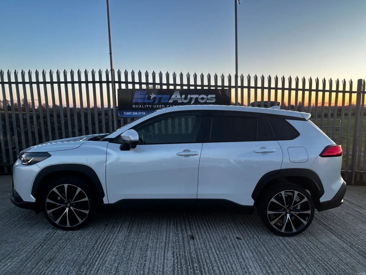 Toyota  Corolla Cross Hybrid 2022 - Image 2