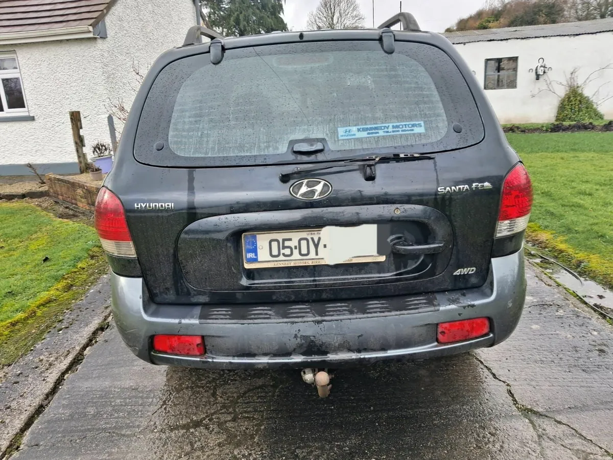 Hyundai Santa Fe 2005 - Image 2