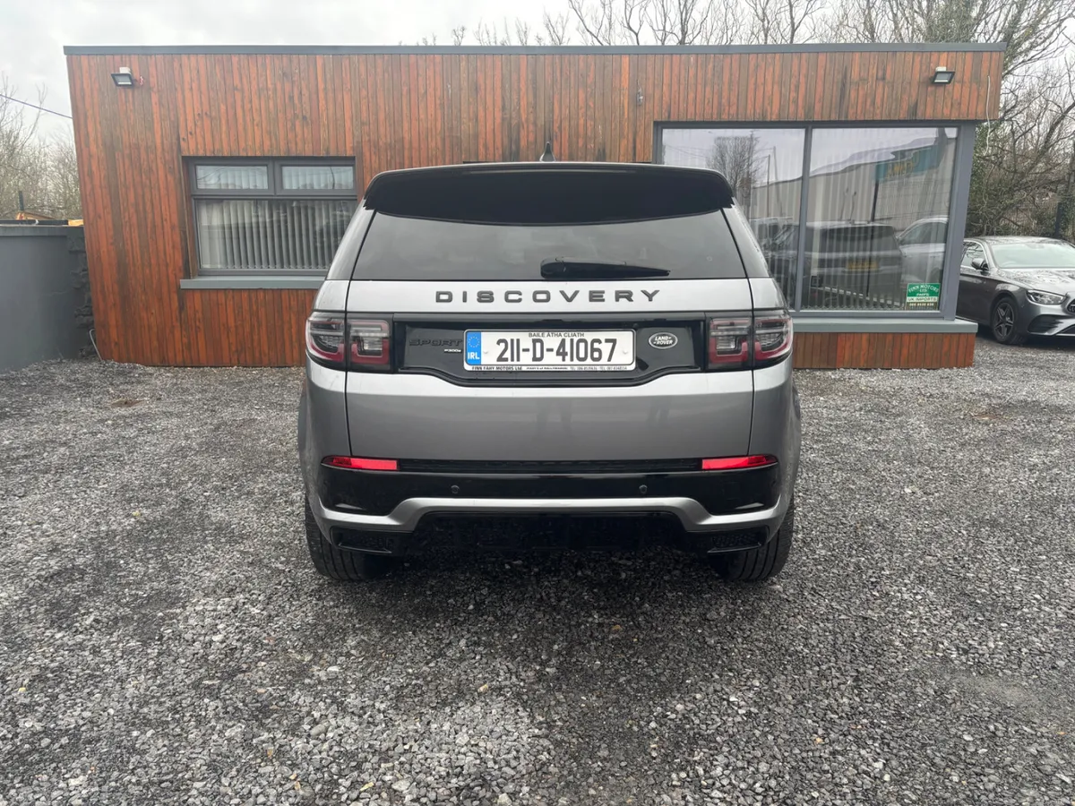 2021 Land Rover Discovery Sport SE BLACK PACK - Image 4