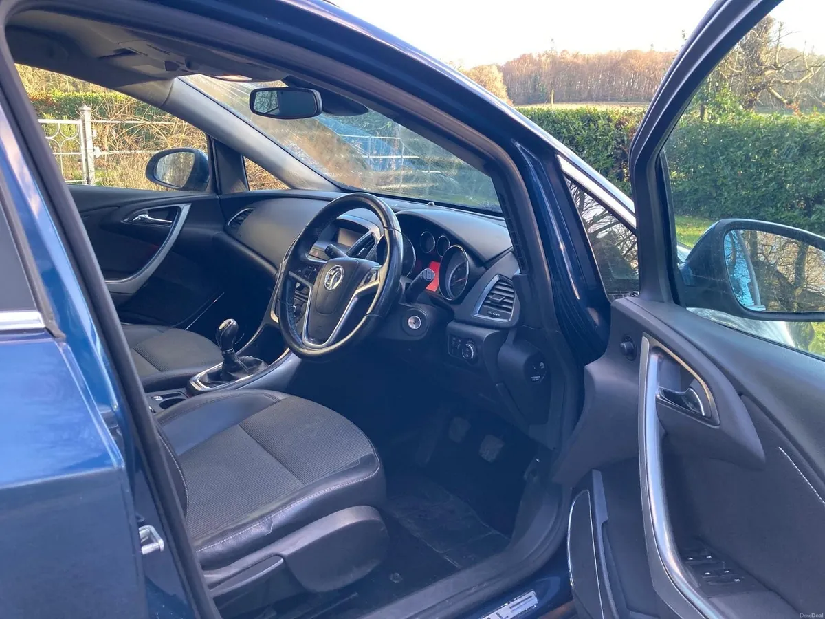 Vauxhall Astra 2011 - Image 2