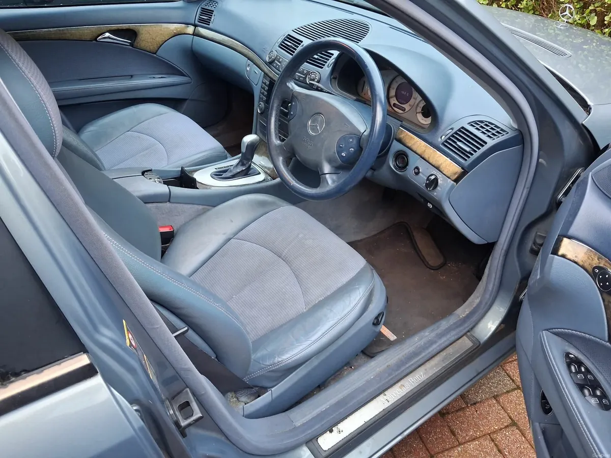 Mercedes-Benz E-Class 2004 - Image 3